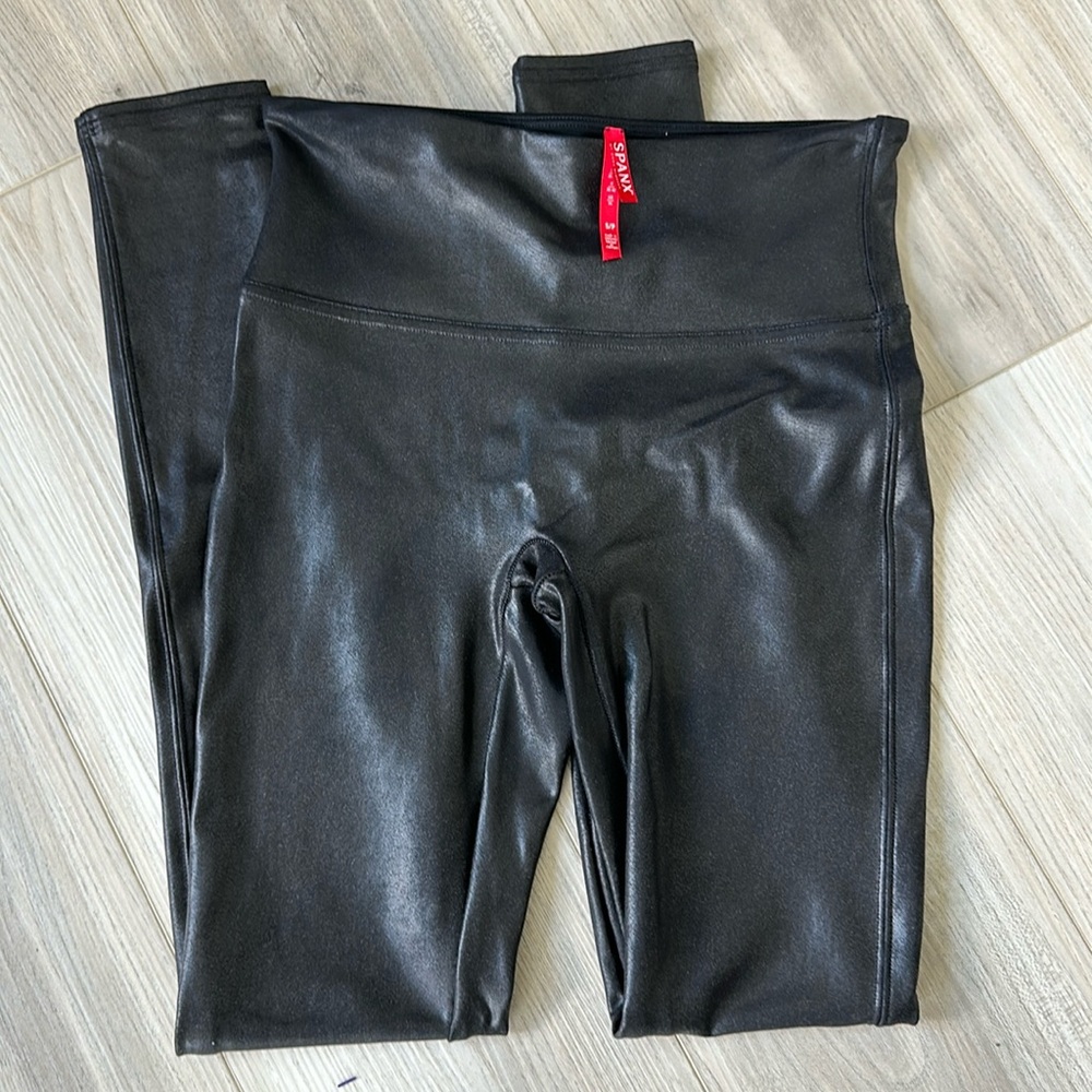SPANXshape Faux Leather
Leggings